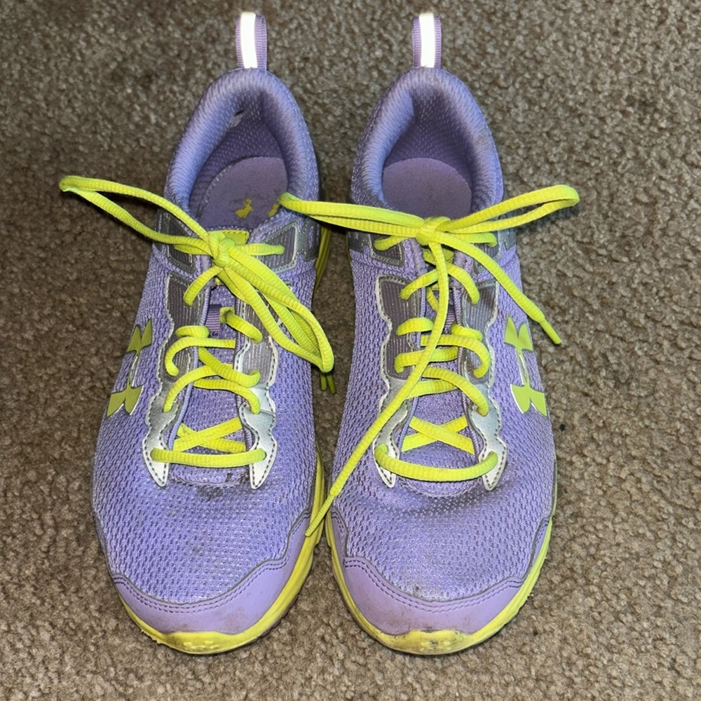 Under Armour Woman’s 8.5 sneakers